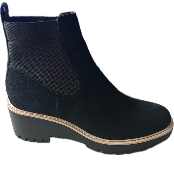 🆕 Dolce Vita Women’s Chelsea Black Suede Ankle Booties Huxly Lug Soles Size 10 - Picture 2 of 8